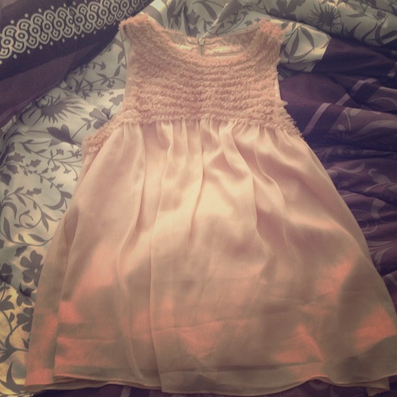 Cute light pink top!