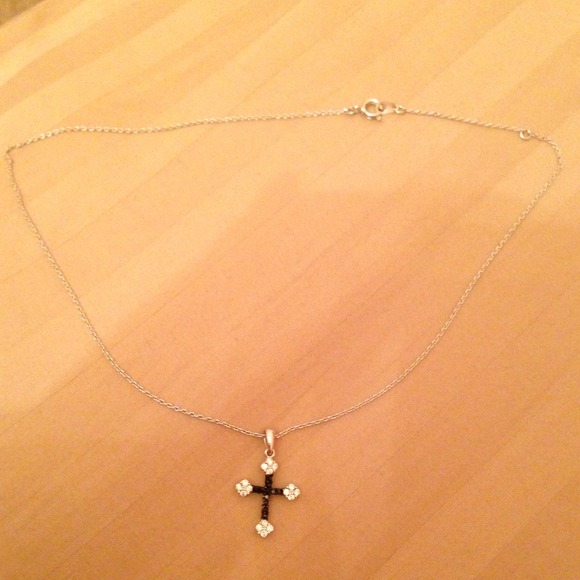 Cross necklace short chain