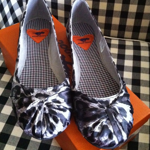 🌟🌟SOLD🌟🌟🌟Super Cute Brand New Flats🎀
