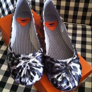 🌟🌟SOLD🌟🌟🌟Super Cute Brand New Flats🎀