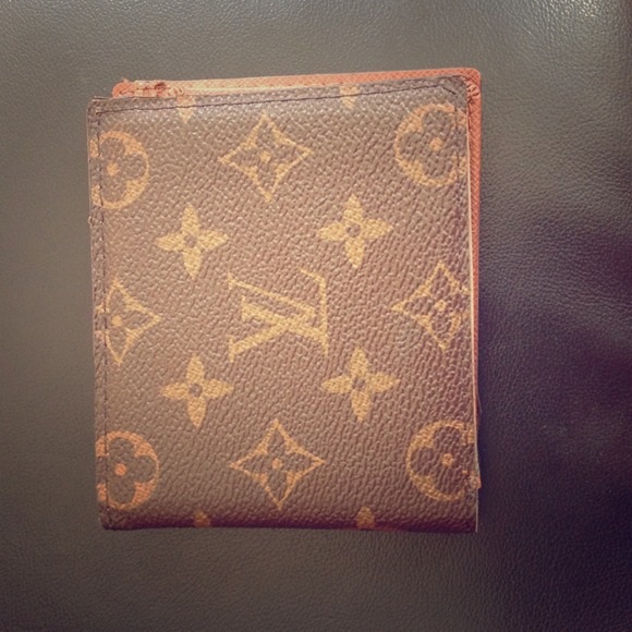 Men's Louis Vuitton wallet inspired