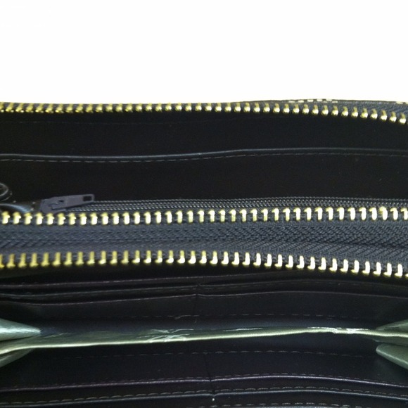 👜👜SOLD👜👜 to Phenomonal_me - Picture 2 of 4