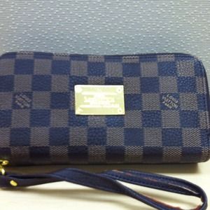 👜👜SOLD👜👜 to Phenomonal_me