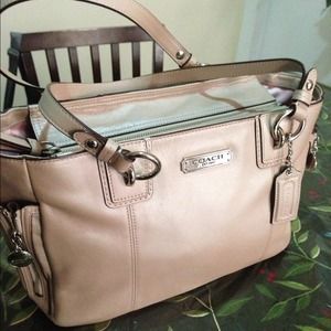 😊Gallery Leather tote😊