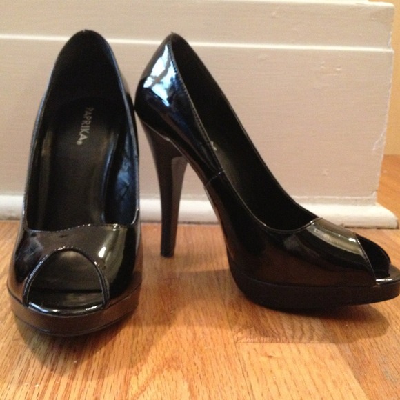 ✂Reduced✂ Black patent heels