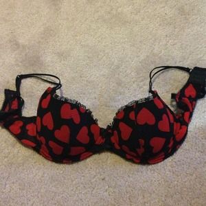 Black and red hearts bra