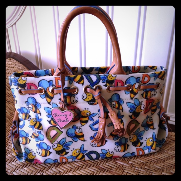 📌Reserved📌🐝Dooney & Bourke Bee purse🐝