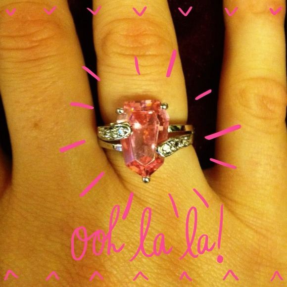 Premier Designs Jewelry - ⬇Reduced⬇ Premier Designs Pink Statement Ring Sz 7