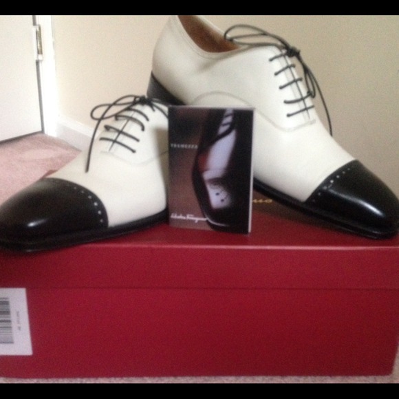🎉HOST PICK! BNIB SalvatoreFerragamo TwoToned shoe - Picture 3 of 3