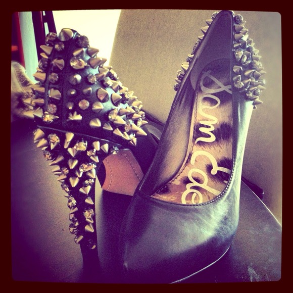 🌟RESERVED🌟 for ashulaa Spiked Roza Black Pump