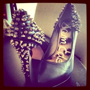 🌟RESERVED🌟 for ashulaa Spiked Roza Black Pump
