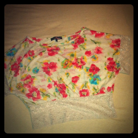 ❗TRADED❗Floral & Lace top