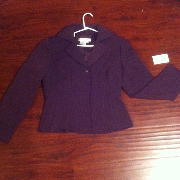 2 piece suit. Brown. Maggot London petites.