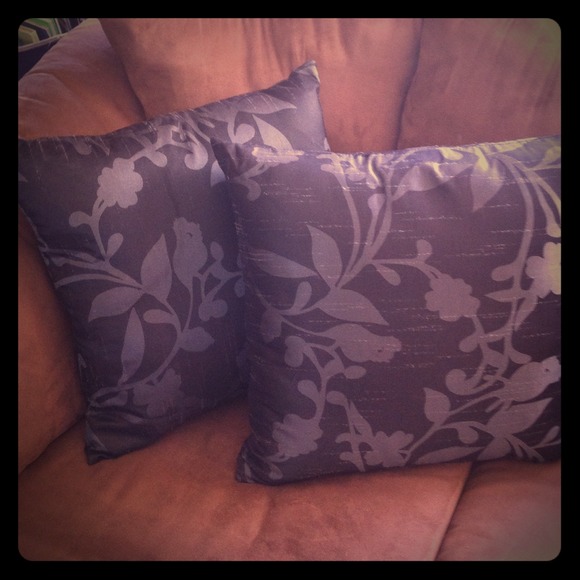 🌟SOLD🌟Black throw pillows