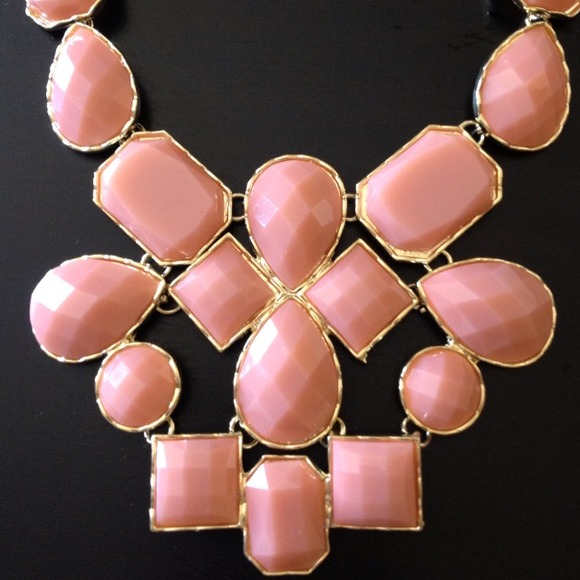 💕Sale💕Pink necklace - Picture 3 of 4