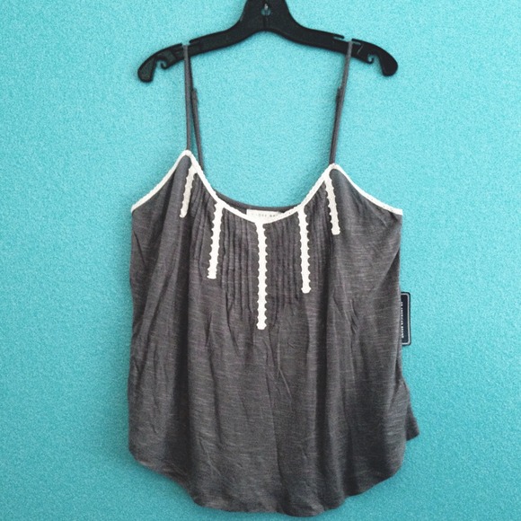 *BUNDLE.* FOREVER21 && LOVE ON A HANGER TANK.