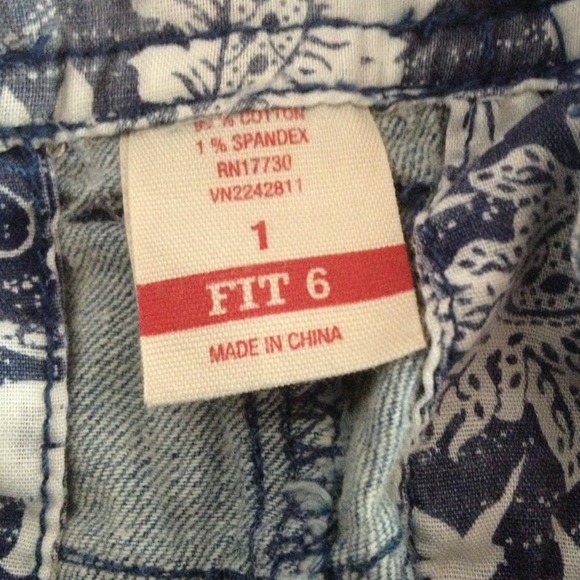 Shorts - Picture 3 of 3