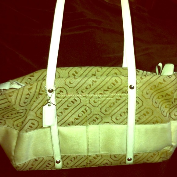 Classic coach purse! 100% authentic.