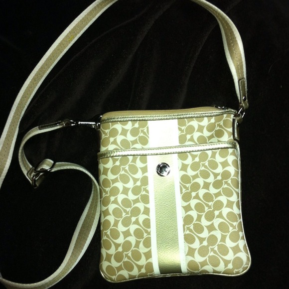 Like new!!Over the shoulder coach bag!