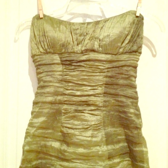 MODERN, strapless short "bubble" cocktail dress