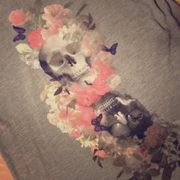 🍭SOLD🍭in bundle!Skull & Floral Watercolor H&M
