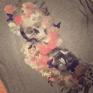 🍭SOLD🍭in bundle!Skull & Floral Watercolor H&M