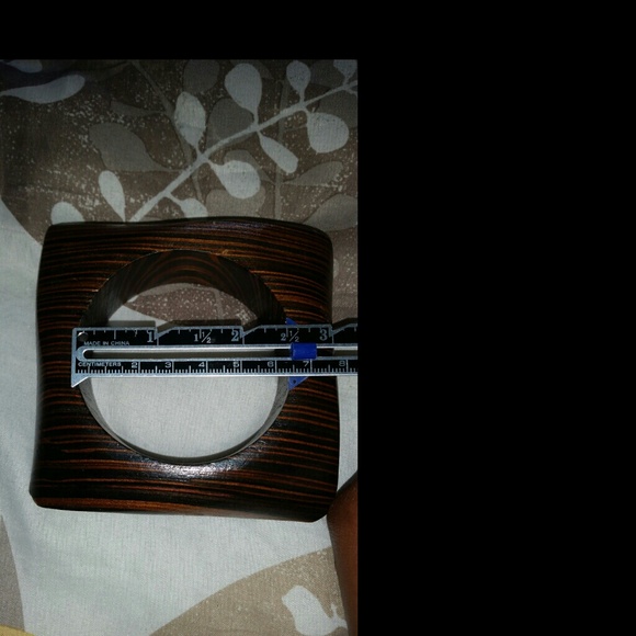 Wooden bangle - Picture 3 of 3