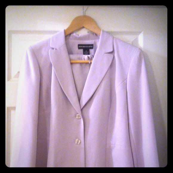 Beautiful lilac suit with skirt - Picture 1 of 4