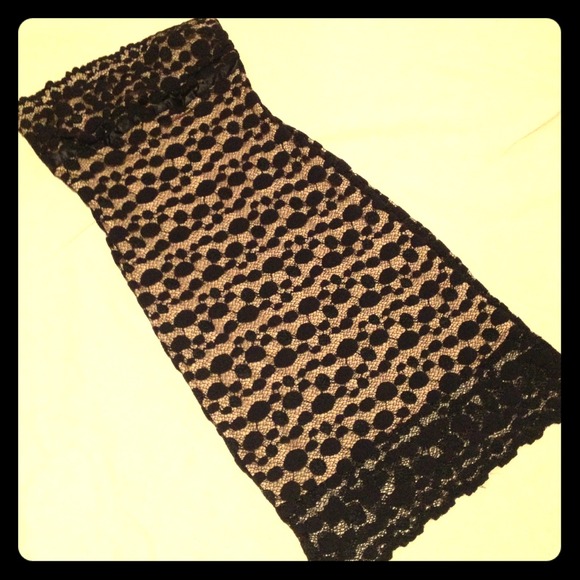 FIGURE FLATTERING!  Lace Cocktail dress.