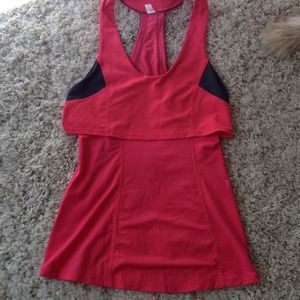 Lulu lemon running top size 4 new condition ;)
