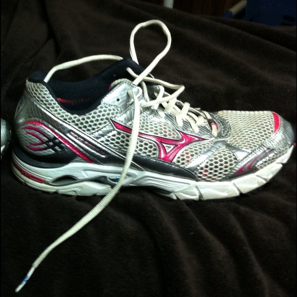 Mizuno sz 9.5 running shoes