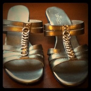 ❤SOLD❤ Gray/silver gladiator chunk kitten heels.