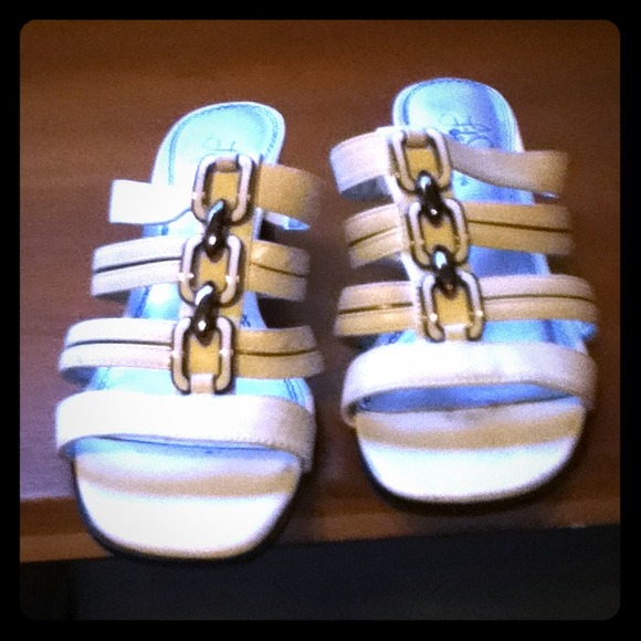 ❤SOLD❤ White strapped chain chunk kitten heels.
