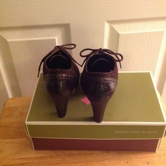 Shoes - Picture 2 of 3