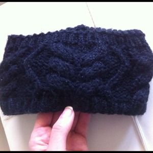 Black knit head band. New with out tags.