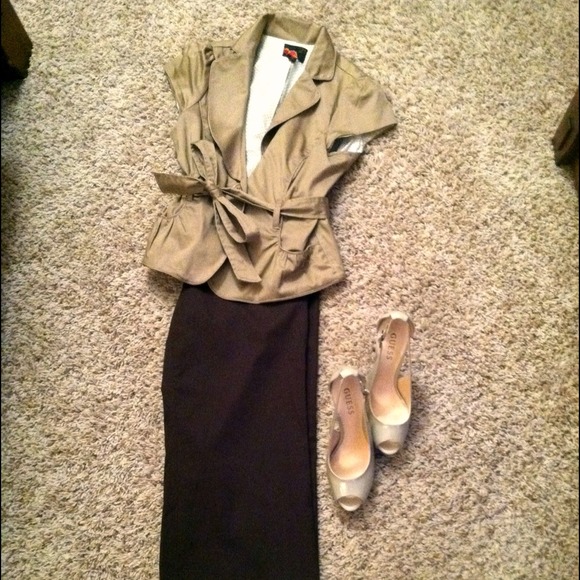 SOLD! NWOT Ann Taylor Capri Pant - Chocolate Brown
