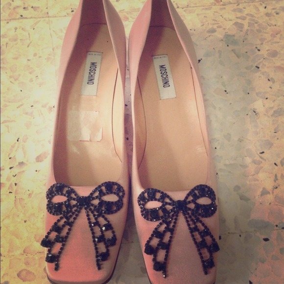 Cute pink moschino pumps!