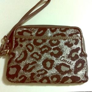 ✨SOLD✨Grey metallic wristlet