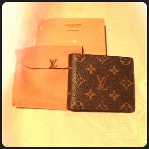 ❌RESERVED❌@tori_ann LV men's three fold wallet