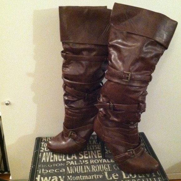 ❌SOLD❌Trendy Brown boots !