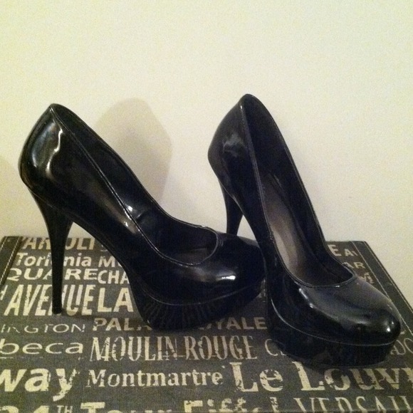 💌TRADED💌Patent Leather Black Pumps