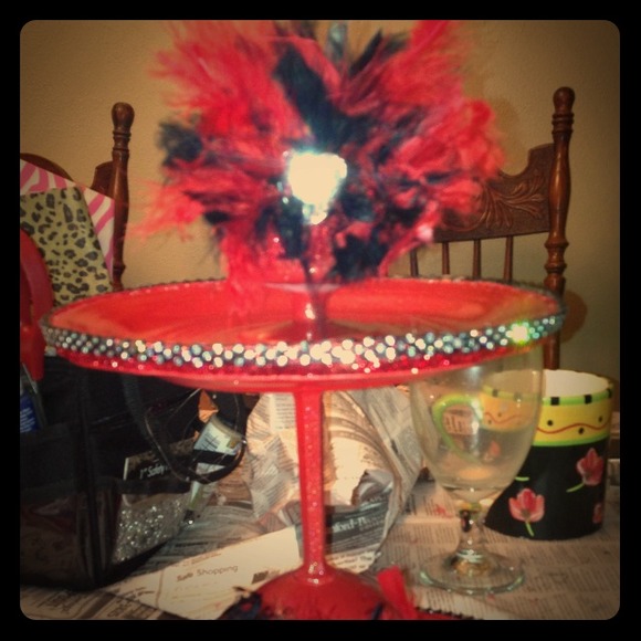 Feathered Red & Black Accessory Stand - Picture 1 of 2