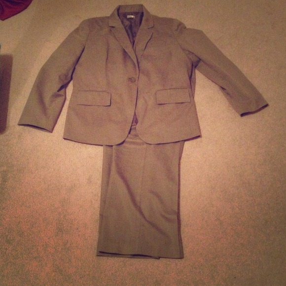 Brown Woman's Worthington Suit - Sz 18