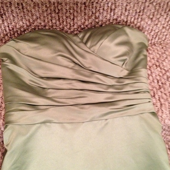 Green strapless dress