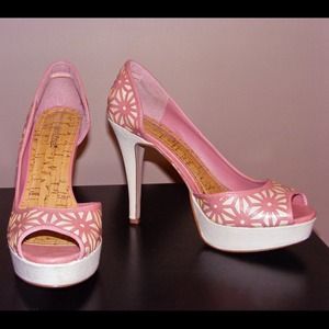 Shoedazzle Pink and Cream Platform