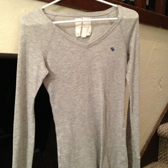 Grey long sleeve Abercrombie top