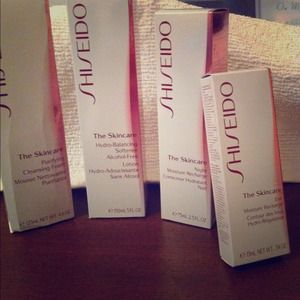 🙅Not for SALE🙅 I have a travel set for sale 😎