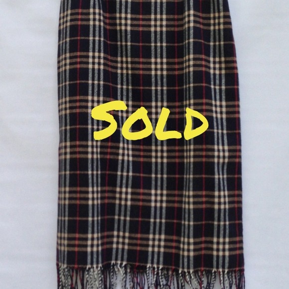 📦Sold in bundle!📦 Plus size plaid fringed skirt.