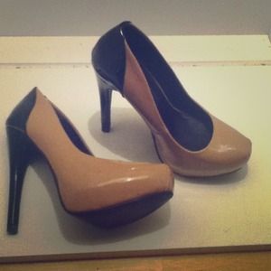 Size 6 black and nude pumps