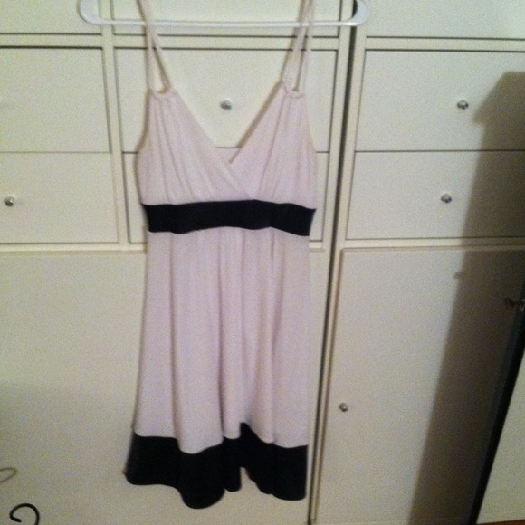 ❌SOLD❌White dress with black satin finish